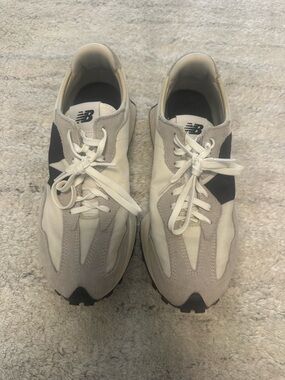 New Balance Women's Cream and Black Athletic Sneakers